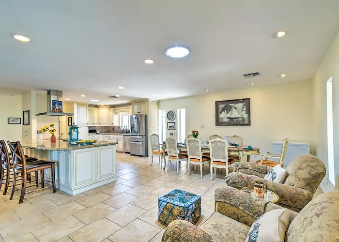 Snowbirds! Group Getaway W/ Hot Tub In * Scottsdale