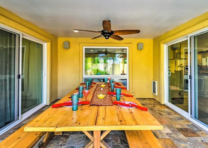 Snowbirds! Group Getaway W/ Hot Tub In Ferienhaus