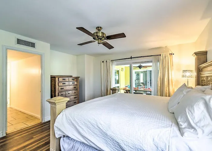 Snowbirds! Group Getaway W/ Hot Tub In Ferienhaus *